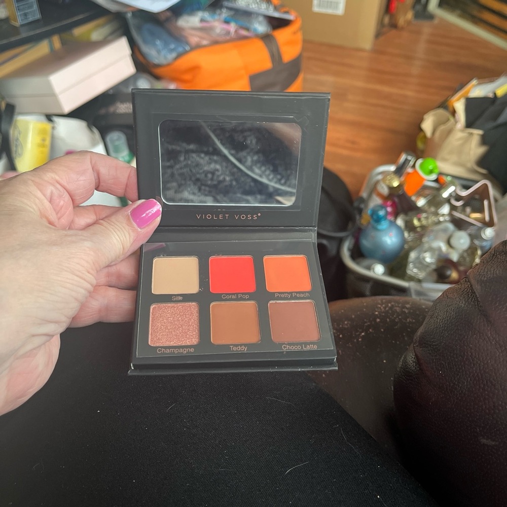 VIOLET VOSS Coral Pop Palette.  New In Box!